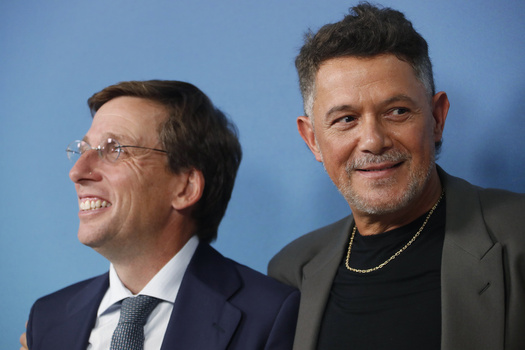 Alejandro Sanz Attends El Alma Al Aire Musical Premiere In Madrid Alejandro Sanz Attends El Alma Al Aire Musical Premiere In Madrid