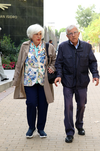 Family and friends bid farewell to filmmaker Gonzalo Su&aacute;rez
