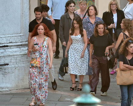 Venice VE Lacey Chabert And Josh Bowman In Venice Venice VE Lacey Chabert And Josh Bowman In Venice