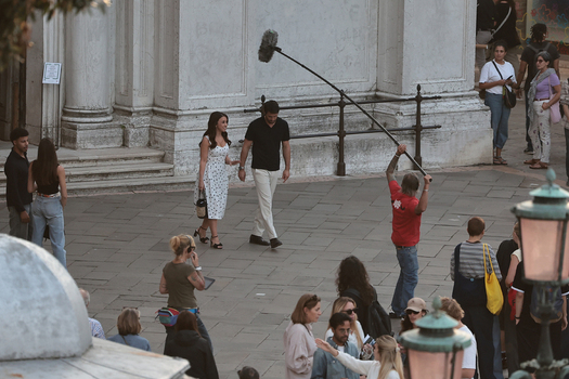 Venice VE Lacey Chabert And Josh Bowman In Venice Venice VE Lacey Chabert And Josh Bowman In Venice