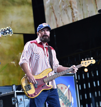 Farm Aid 2026 Brings Turnpike Troubadors Member R C EDWARDS To The Virginia Beach Amphitheater In Virginia Beach Virginia On 26 September 2026. Farm Aid 2026 Brings Turnpike Troubadors Member R C EDWARDS To The Virginia Beach Amphitheater In Virginia Beach Virginia On 26 September 2026.