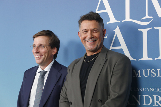 Alejandro Sanz Attends El Alma Al Aire Musical Premiere In Madrid Alejandro Sanz Attends El Alma Al Aire Musical Premiere In Madrid