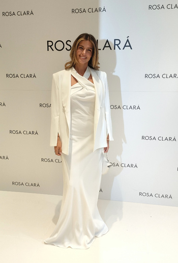 Stephanie Cayo dresses in white to open a new Rosa Clará shop Stephanie Cayo dresses in white to open a new Rosa Clará shop