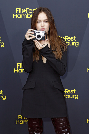 Filmpremiere Das Mädchen mit der Leica Filmfest Hamburg 2026 Filmpremiere Das Mädchen mit der Leica Filmfest Hamburg 2026