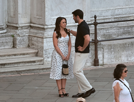 Venice VE Lacey Chabert And Josh Bowman In Venice Venice VE Lacey Chabert And Josh Bowman In Venice