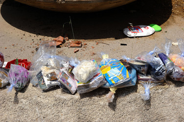 DISCARICA abusiva nei pressi del comune e paese di Monreale in Sicilia. Fotografie di Giulio Azzarello &copy;2014.