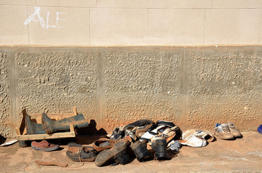 SCARPE di persone povere. Fotografie di Giulio Azzarello &copy;2016.