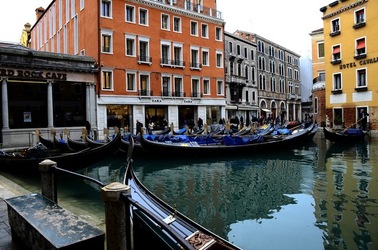 VENEZIA fotografie di Giulio Azzarello &copy;2022.