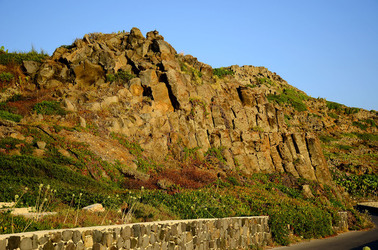 ISOLA DI USTICA la costa. Fotografie di Giulio Azzarello &copy;2016.