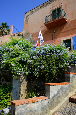 ISOLA DI USTICA il paese. Fotografie di Giulio Azzarello ©2016. ISOLA DI USTICA il paese. Fotografie di Giulio Azzarello ©2016.