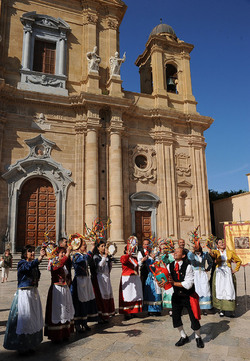 GRUPPO FOLK SICILIANO a Marsala. Fotografie di Giulio Azzarello &copy;2014.