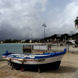 MONDELLO. Fotografie di Giulio Azzarello ©2024. MONDELLO. Fotografie di Giulio Azzarello ©2024.