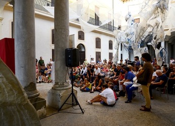 BRUNO LEONE Pulcinella. Fotografie di Giulio Azzarello ©2020. BRUNO LEONE Pulcinella. Fotografie di Giulio Azzarello ©2020.