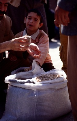 NEWROZ marzo 2001. Curdistan turco. Fotografie di Giulio Azzarello ©2001 2022. NEWROZ marzo 2001. Curdistan turco. Fotografie di Giulio Azzarello ©2001 2022.
