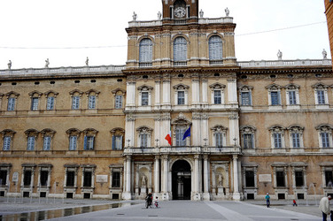 MODENA centro storico. Fotografie di Giulio Azzarello ©2016. MODENA centro storico. Fotografie di Giulio Azzarello ©2016.