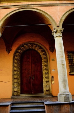 BOLOGNA centro storico. Fotografie di Giulio Azzarello &copy;2018.