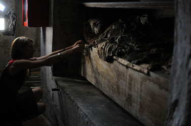 Le CATACOMBE di Palermo documentario film. Fotografie di scena e set di Giulio Azzarello &copy;2014.