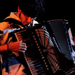 GIUSEPPE di BELLA artista musicista. Fotografie di Giulio Azzarello &copy;2020.