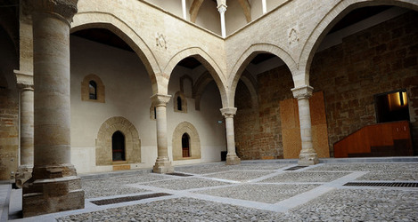 LOGGIATO arabo normanno allo Steri di Palermo. Fotografie di Giulio Azzarello &copy;2014.