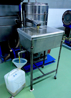 TIPICO FRANTOIO fotografie di Giulio Azzarello ©2014. TIPICO FRANTOIO fotografie di Giulio Azzarello ©2014.