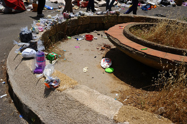 DISCARICA abusiva nei pressi del comune e paese di Monreale in Sicilia. Fotografie di Giulio Azzarello &copy;2014.