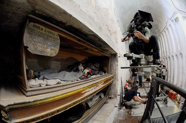 Le CATACOMBE di Palermo documentario film. Fotografie di scena e set di Giulio Azzarello &copy;2014.