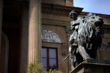 TEATRO Massimo di Palermo visioni panoramiche e particolari. Fotografie di Giulio Azzarello ©2014. TEATRO Massimo di Palermo visioni panoramiche e particolari. Fotografie di Giulio Azzarello ©2014.