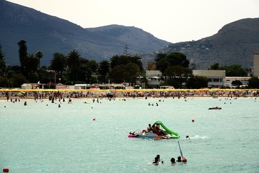 MONDELLO. Fotografe di Giulio Azzarello &copy;2023.