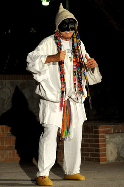 BRUNO LEONE e il suo Pulcinella spettacolo. Fotografie di Giulio Azzarello ©2014. BRUNO LEONE e il suo Pulcinella spettacolo. Fotografie di Giulio Azzarello ©2014.