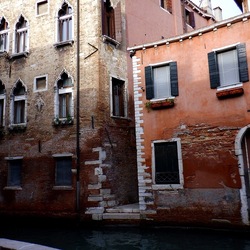 VENEZIA fotografie di Giulio Azzarello &copy;2022.