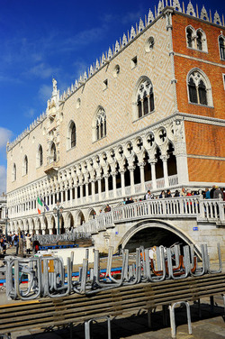 PIAZZA SAN MARCO A VENEZIA fotografie di Giulio Azzarello &copy;2016.