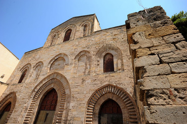 CHIESA E CHIOSTRO DELLA MAGIONE a Palermo panoramiche e particolari. Fotografie di Giulio Azzarello ©2014. CHIESA E CHIOSTRO DELLA MAGIONE a Palermo panoramiche e particolari. Fotografie di Giulio Azzarello ©2014.