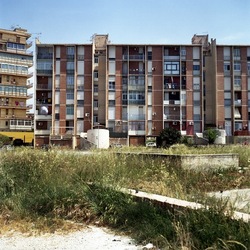 PERIFERIE fotografie di Giulio Azzarello &copy;2022.