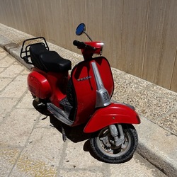 VESPA. Fotografie di Giulio Azzarello &copy;2022.