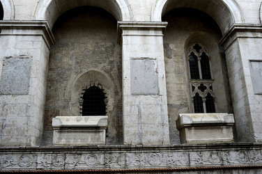 TEMPIO MALATESTIANO e SPIAGGIA di Rimini. Fotografie di Giulio Azzarello &copy;2016.