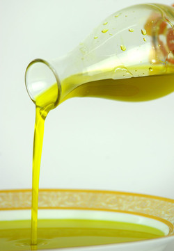 OLIO DI OLIVA di Sicilia. Fotografie di Giulio Azzarello &copy;2016.