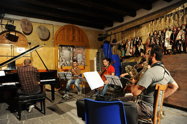 GIACOMO CUTICCHIO e il suo ensemble musicale. Fotografie di Giulio Azzarello &copy;2014.