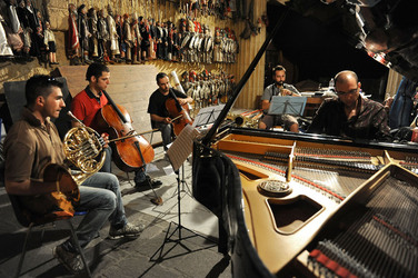 GIACOMO CUTICCHIO e il suo ensemble musicale. Fotografie di Giulio Azzarello &copy;2014.