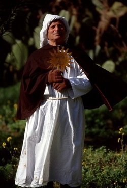 LA CERCA processione religiosa. Fotografie di Giulio Azzarello &copy;1996 2021.