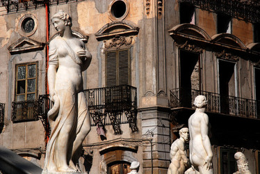 PIAZZA PRETORIA a Palermo panoramiche e particolari. Fotografie di Giulio Azzarello &copy;2014.
