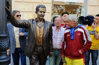 CAMILLERI e MONTALBANO a Porto Empedocle Agrigento . Fotografie di Giulio Azzarello ©2014. CAMILLERI e MONTALBANO a Porto Empedocle Agrigento . Fotografie di Giulio Azzarello ©2014.