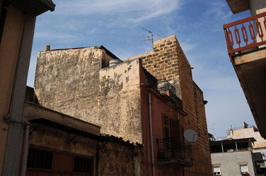 IL MURO DELL ANTIMAFIA e della legalit&agrave; a Partinico in Sicilia. Fotografie di Giulio Azzarello &copy;2014.