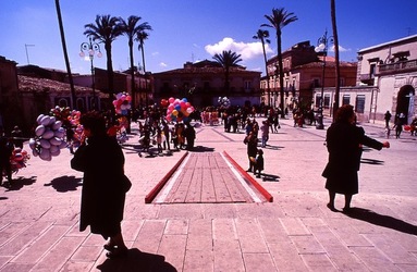 PROCESSIONE RELIGIOSA fotografie di Giulio Azzarello &copy;2022.