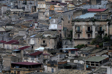 FAVARA in provincia di Agrigento. Fotografie di Giulio Azzarello 2014.