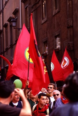 MANIFESTAZIONE fotografie di Giulio Azzarello ©2001 2022. MANIFESTAZIONE fotografie di Giulio Azzarello ©2001 2022.