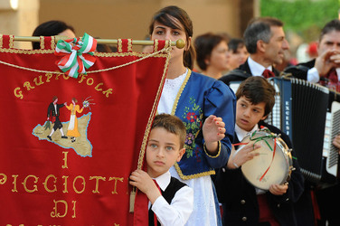 GRUPPO FOLK SICILIANO a Marsala. Fotografie di Giulio Azzarello &copy;2014.