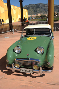 AUTO CLASSICHE ovvero la loro modernit&agrave; in mostra con tanti modelli del passato. Fotografie di Giulio Azzarello &copy;2014.