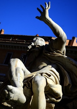 PIAZZA NAVONA Roma. Fotografie di Giulio Azzarello ©2020. PIAZZA NAVONA Roma. Fotografie di Giulio Azzarello ©2020.
