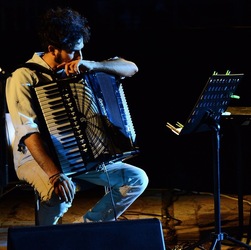 GIUSEPPE di BELLA artista musicista. Fotografie di Giulio Azzarello &copy;2020.