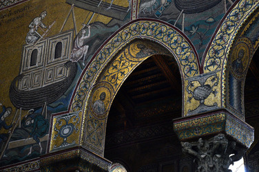 MONREALE in Sicilia con il suo Duomo e il Chiostro panoramiche e particolari. Fotografie di Giulio Azzarello &copy;2014.